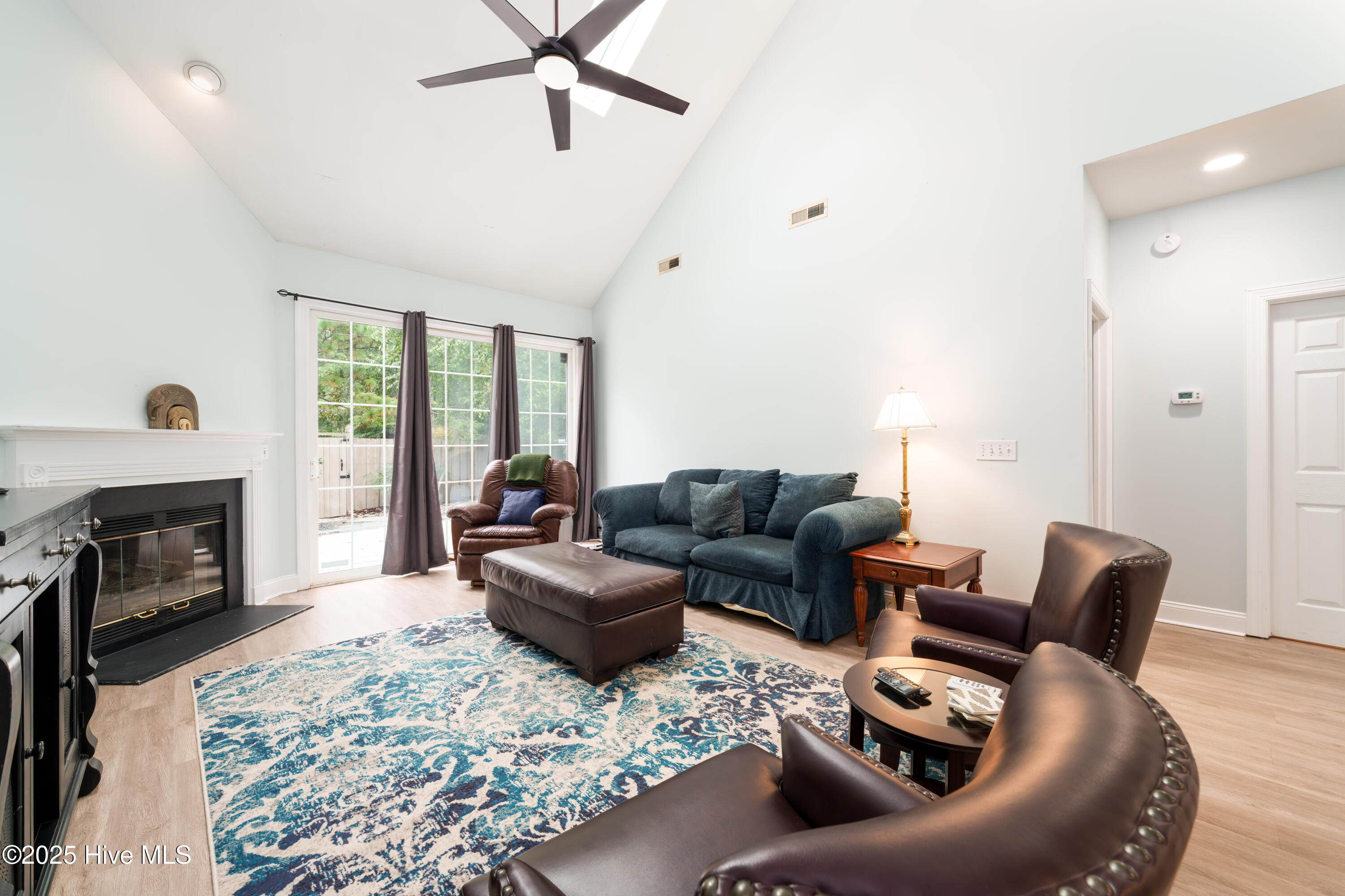 233 Racine Drive, Unit 85 Wilmington, NC 28403 - Photo 8 of 34 Living Room