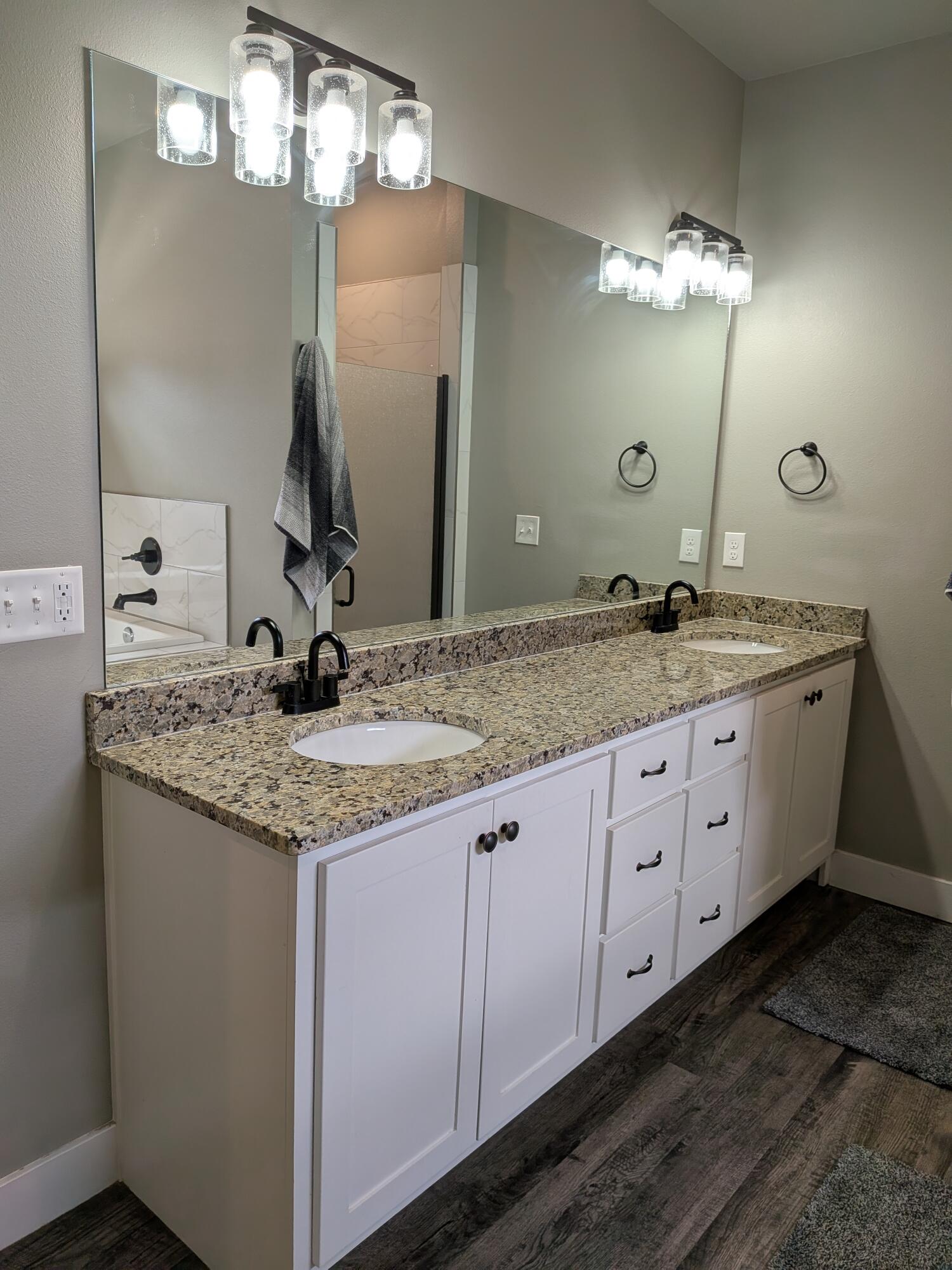 6913 18th Street Lubbock, TX 79416 - Photo 31 of 38 Master bathroom