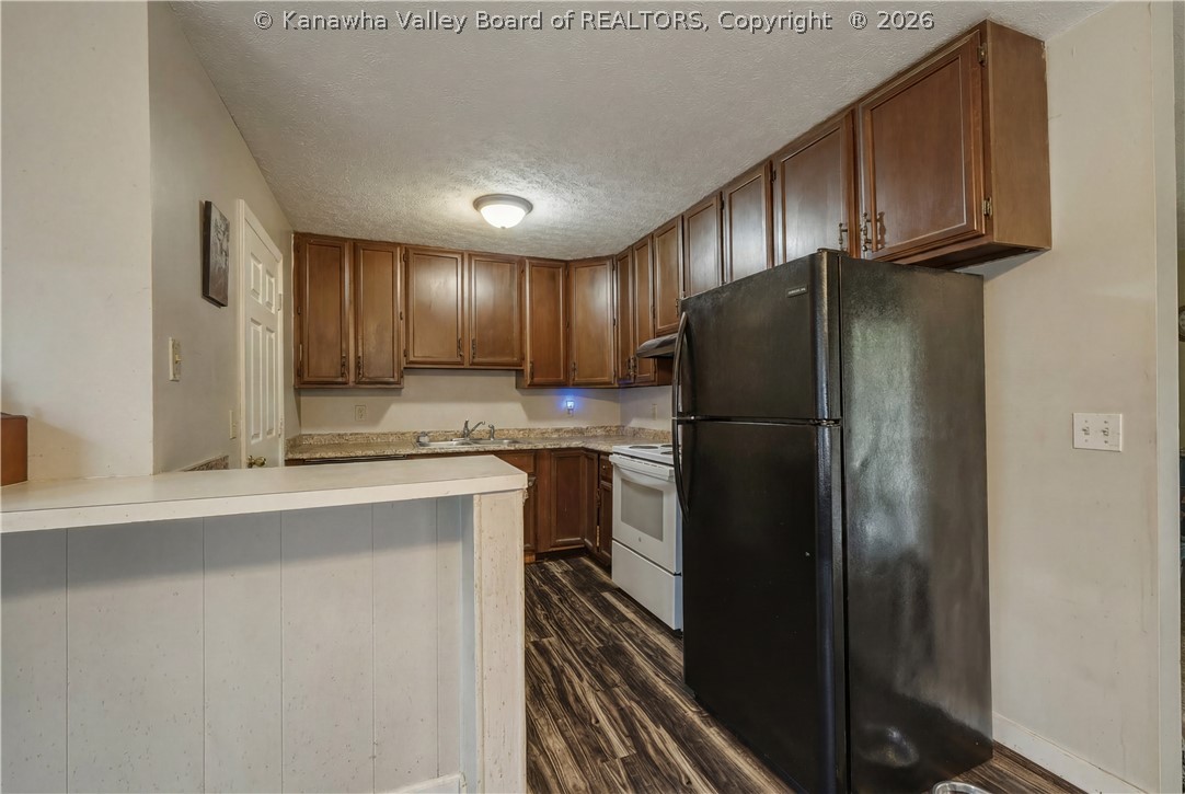4 Lawnview Road Charleston, WV 25314 - Photo 17 of 32 Apartment #4 Kitchen