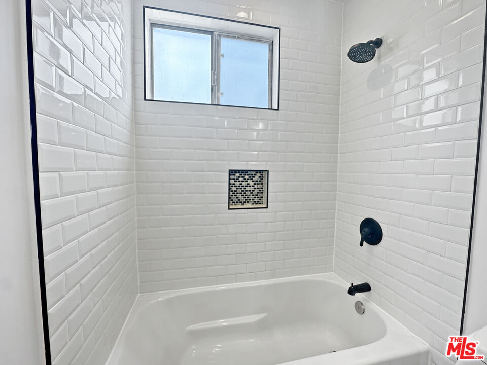 2841 South Sycamore Avenue, Unit 3 Los Angeles, CA 90016 - Photo 10 of 16 a bathroom with a bathtub
