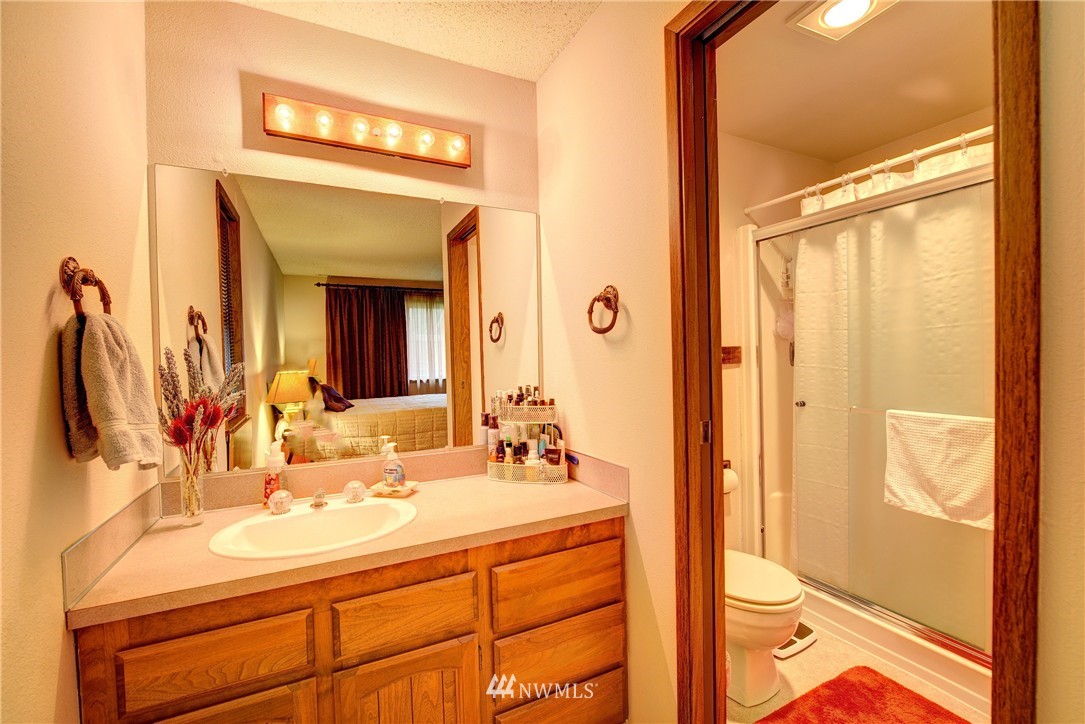 12803 Southeast 95th Way Renton, WA 98056 - Photo 13 of 19