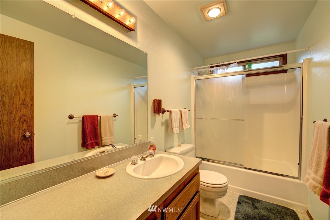 12803 Southeast 95th Way Renton, WA 98056 - Photo 15 of 19