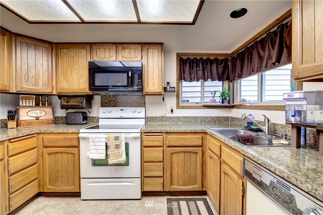 12803 Southeast 95th Way Renton, WA 98056 - Photo 6 of 19