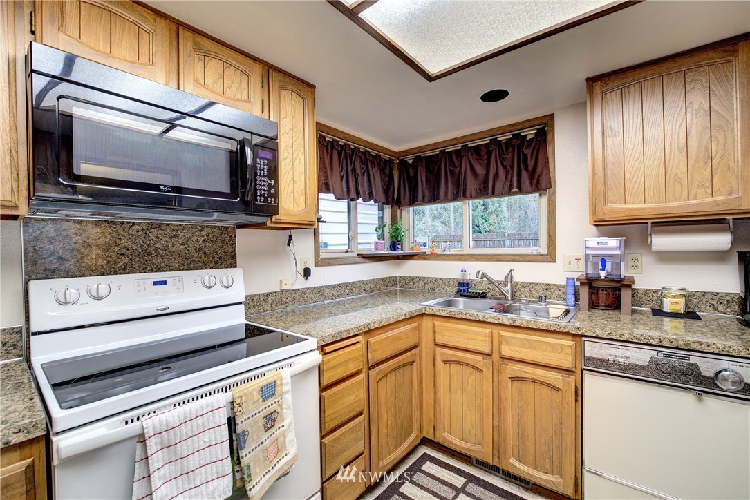 12803 Southeast 95th Way Renton, WA 98056 - Photo 7 of 19