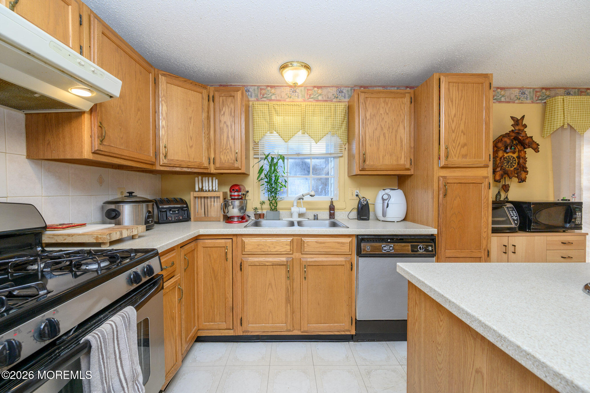 33 Compass Lane Barnegat, NJ 08005 - Photo 9 of 30 a kitchen with a stove a sink and a refrigerator