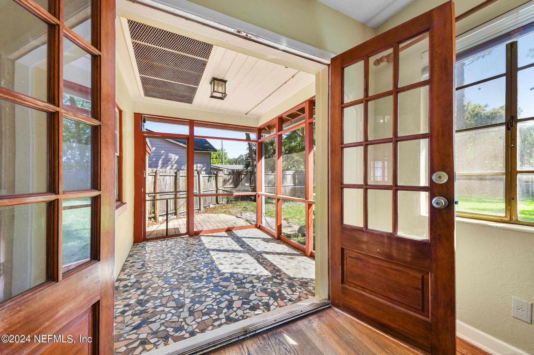 6029 Duke Road Jacksonville, FL 32217 - Photo 8 of 23 a view of a interior of the house