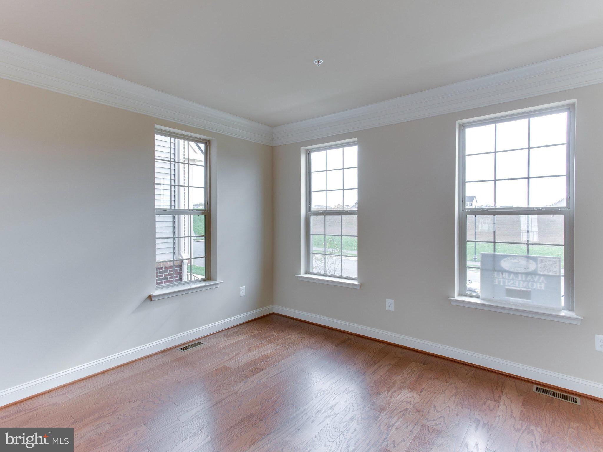 22480 Newcut Road Clarksburg, MD 20871 - Photo 13 of 30 Living Room