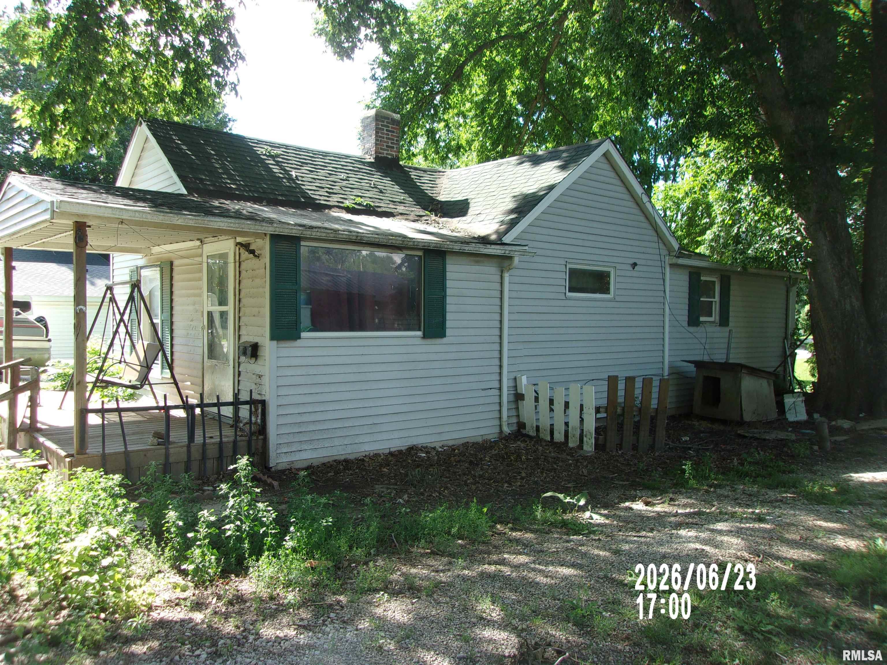 919 West North Street Clinton, IL 61727 - Photo 2 of 3