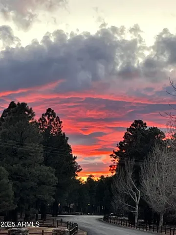 $1,150,000 | 2702 Covered Wagon Trail, Overgaard, AZ 85933