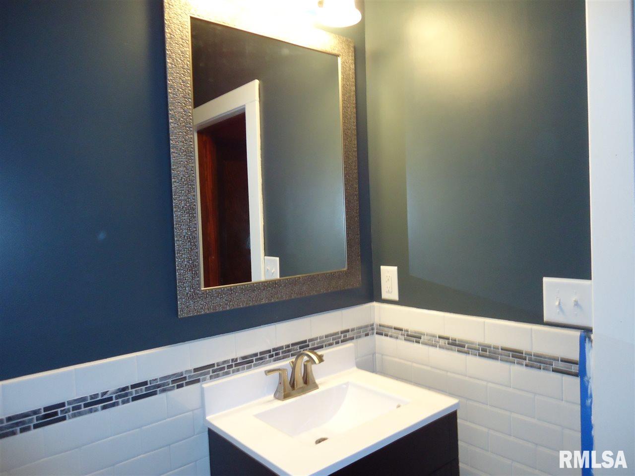 2926 Rockingham Road Davenport, IA 52802 - Photo 12 of 17 Gallery Image 12