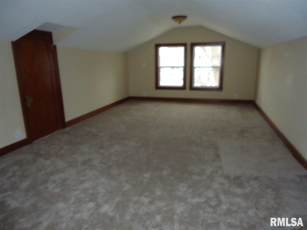 2926 Rockingham Road Davenport, IA 52802 - Photo 13 of 17 Gallery Image 13