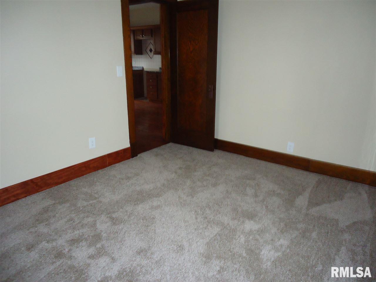 2926 Rockingham Road Davenport, IA 52802 - Photo 14 of 17 Gallery Image 14