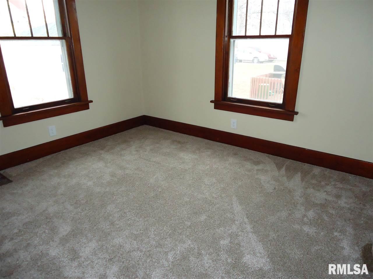 2926 Rockingham Road Davenport, IA 52802 - Photo 15 of 17 Gallery Image 15