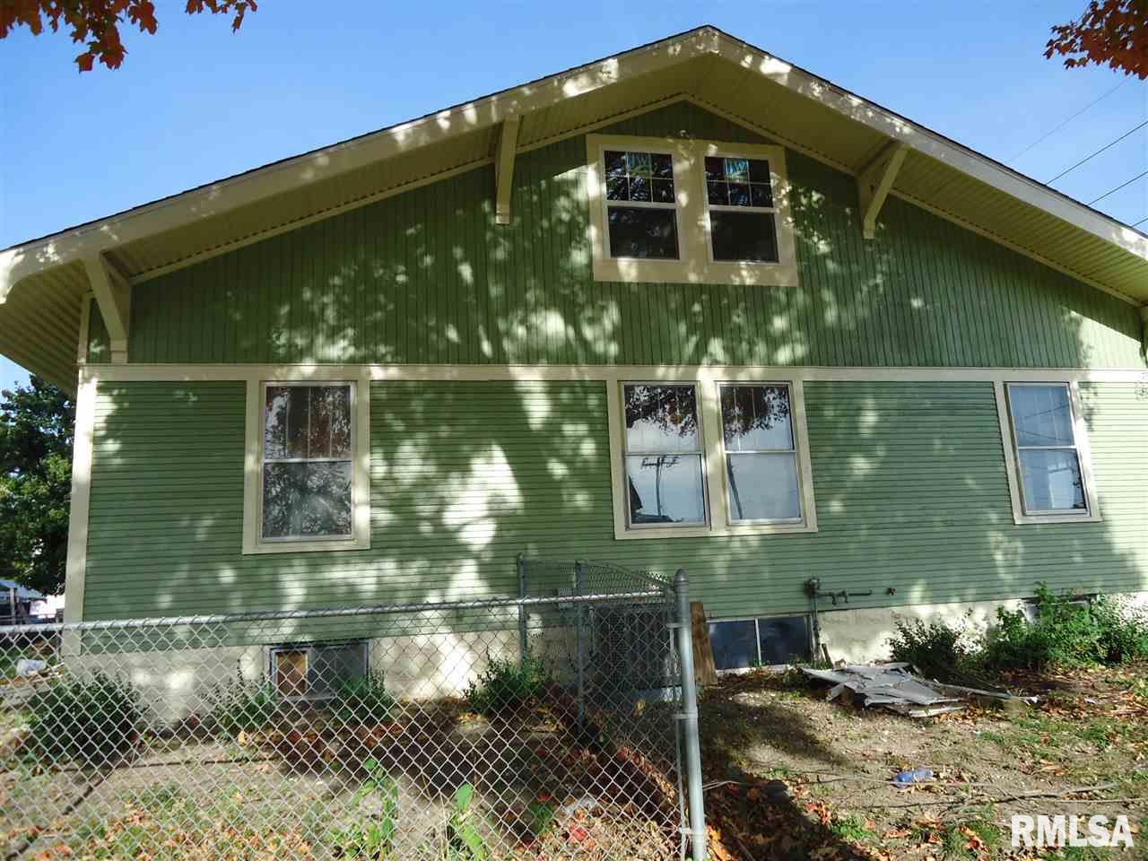 2926 Rockingham Road Davenport, IA 52802 - Photo 4 of 17 Gallery Image 4