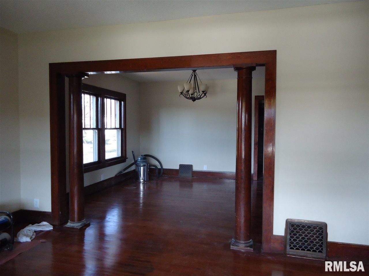 2926 Rockingham Road Davenport, IA 52802 - Photo 8 of 17 Gallery Image 8