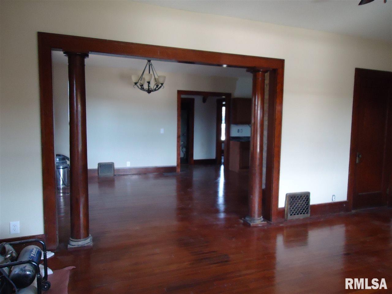 2926 Rockingham Road Davenport, IA 52802 - Photo 9 of 17 Gallery Image 9