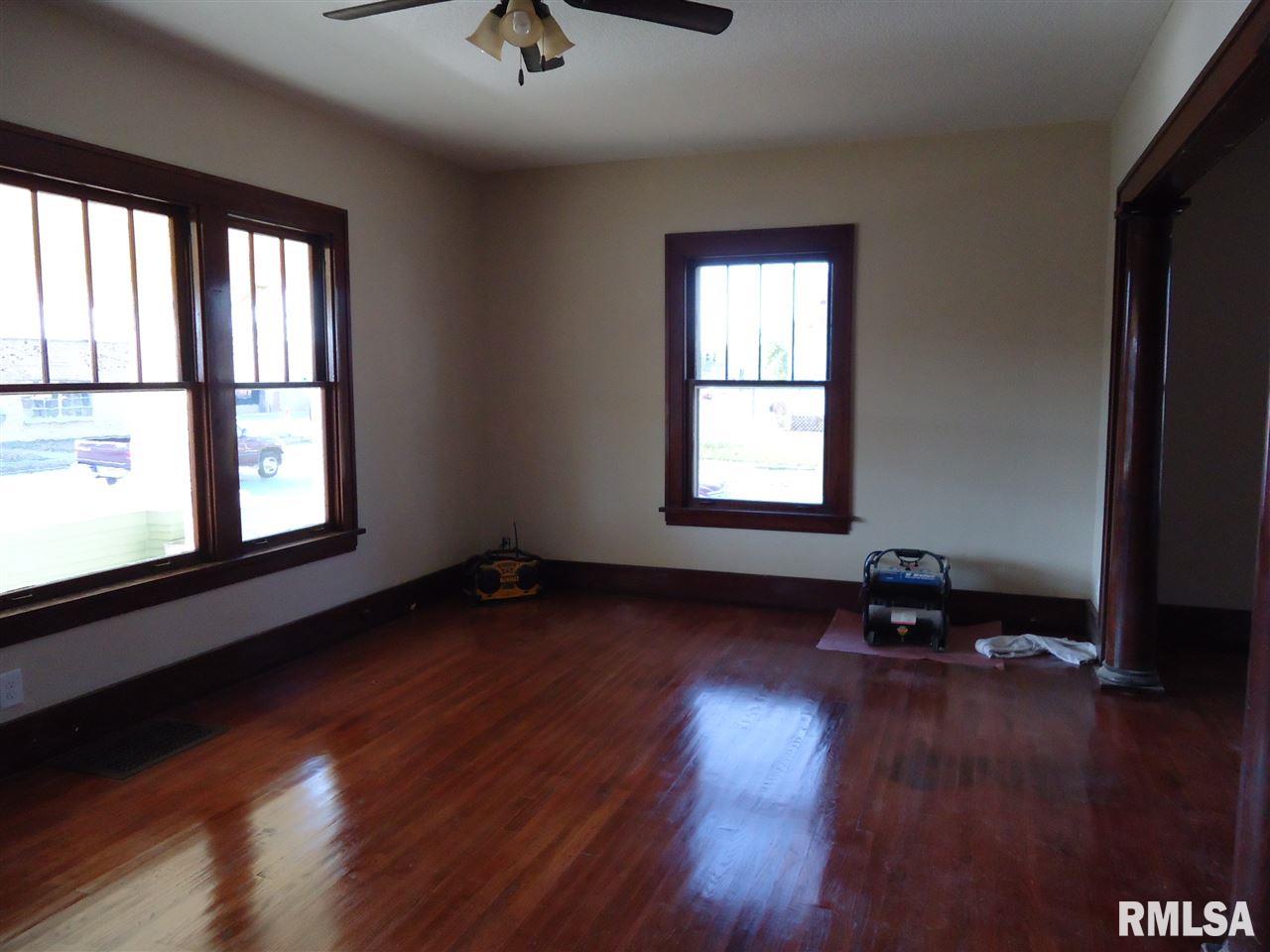 2926 Rockingham Road Davenport, IA 52802 - Photo 10 of 17 Gallery Image 10