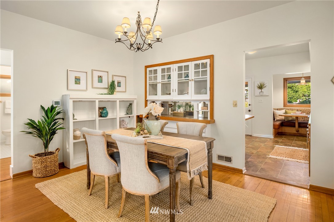 6048 49th Avenue Southwest Seattle, WA 98136 - Photo 11 of 36 Gallery Image 11