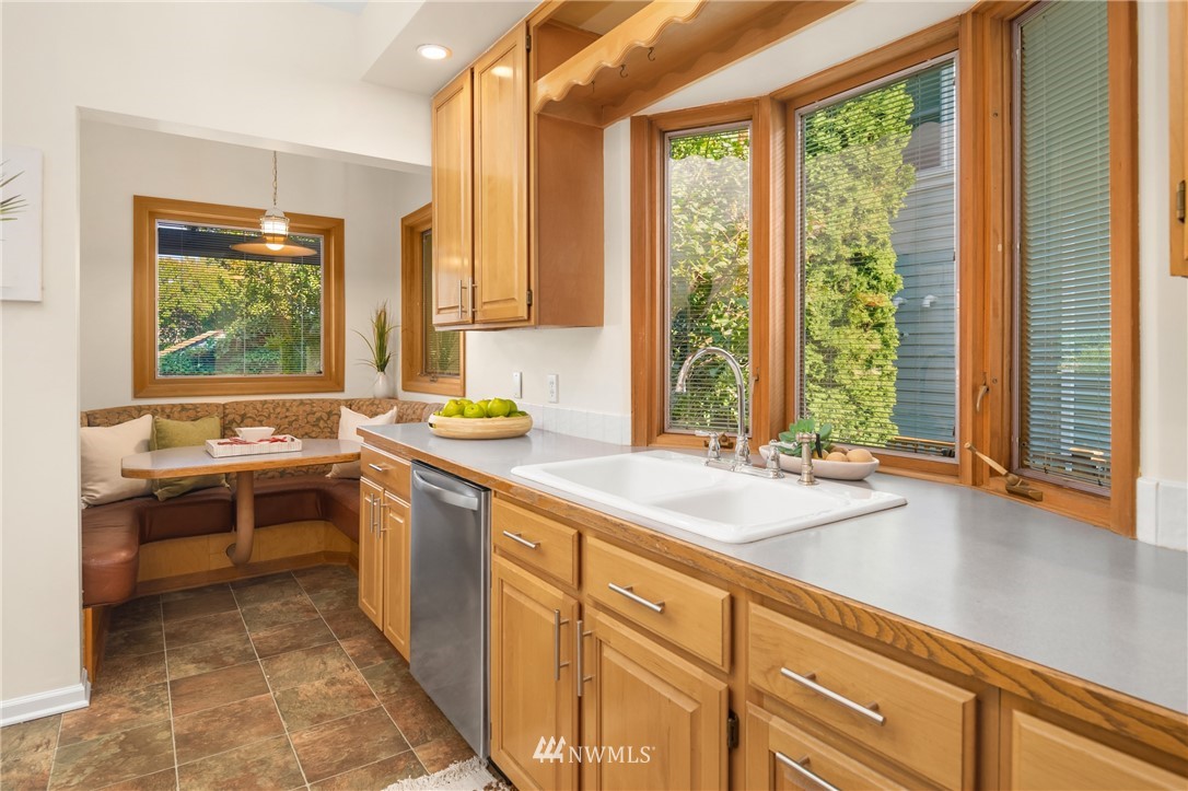 6048 49th Avenue Southwest Seattle, WA 98136 - Photo 13 of 36 Gallery Image 13