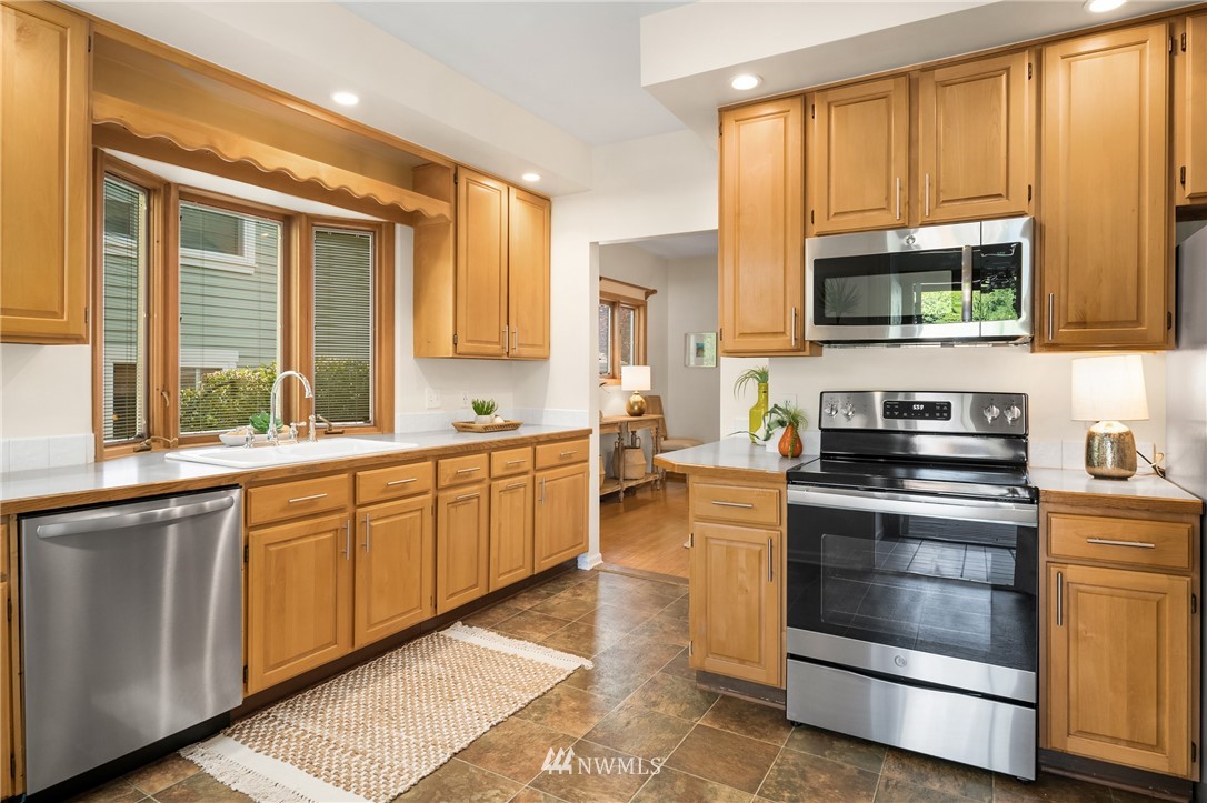 6048 49th Avenue Southwest Seattle, WA 98136 - Photo 14 of 36 Gallery Image 14