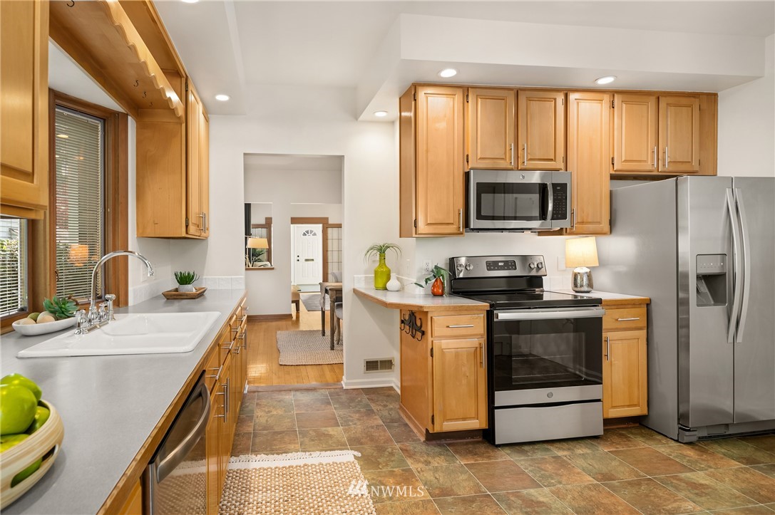 6048 49th Avenue Southwest Seattle, WA 98136 - Photo 15 of 36 Gallery Image 15