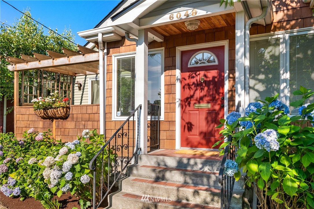 6048 49th Avenue Southwest Seattle, WA 98136 - Photo 3 of 36 Gallery Image 3