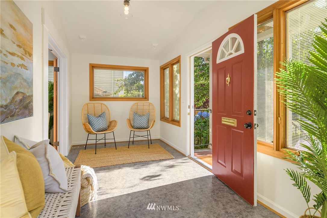 6048 49th Avenue Southwest Seattle, WA 98136 - Photo 4 of 36 Gallery Image 4