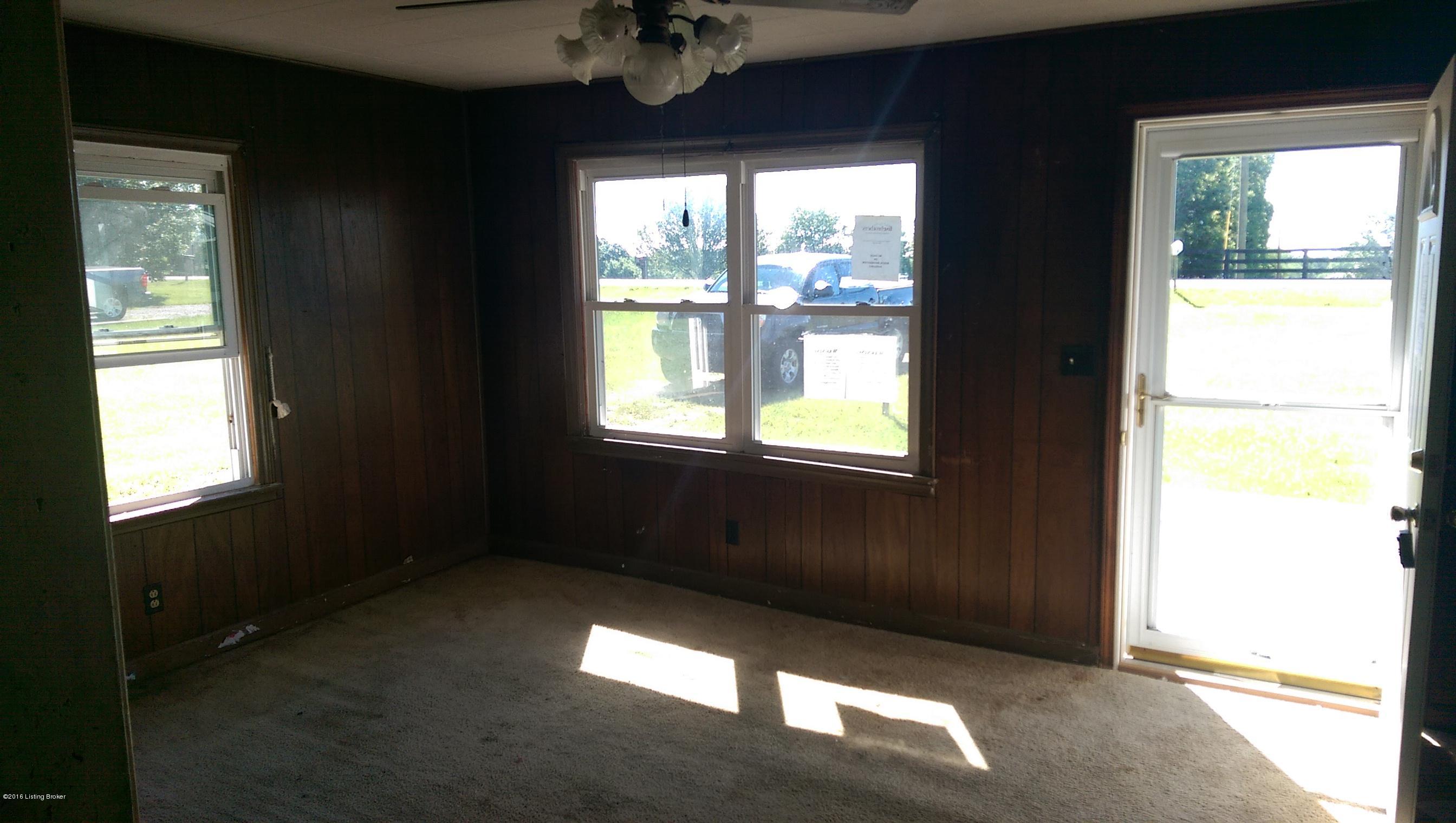 17513 Aiken Road Louisville, KY 40245 - Photo 4 of 10 living room