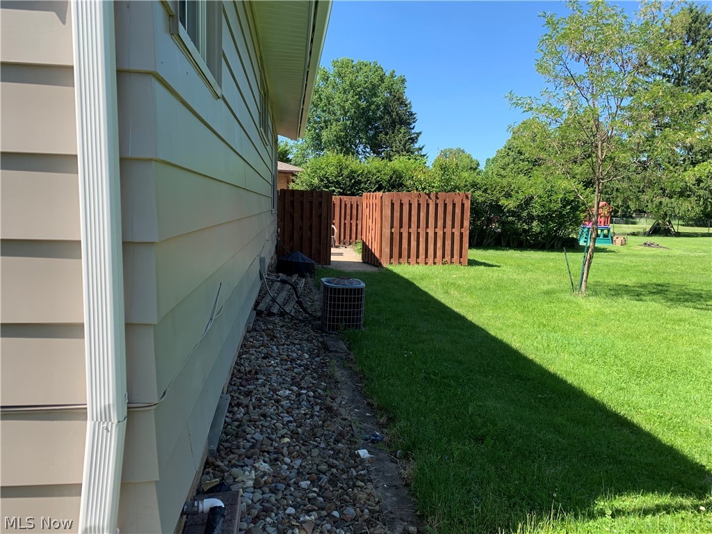 8041 Webster Road Strongsville, OH 44136 - Photo 6 of 34