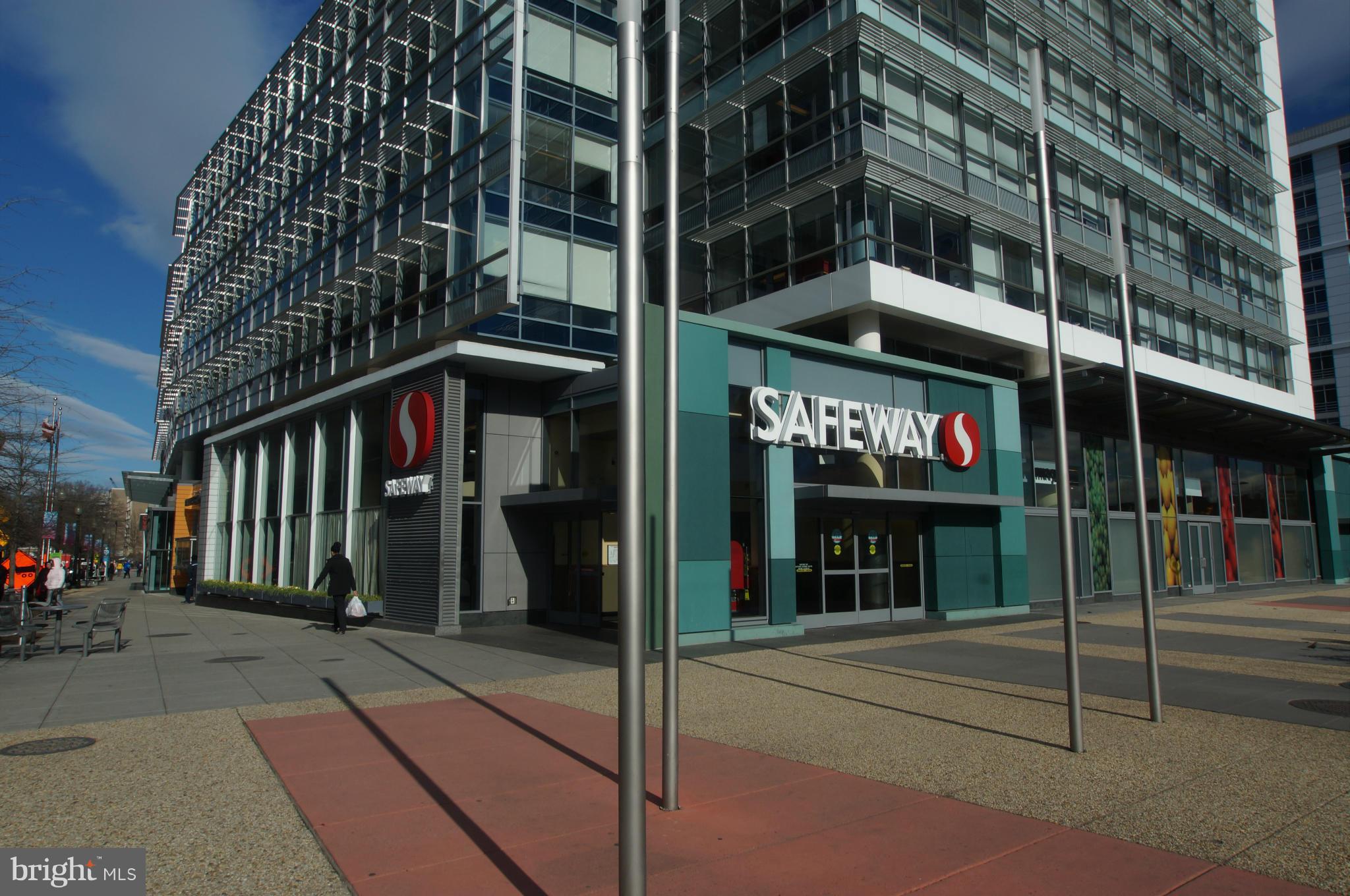 560 N Street Southwest, Unit N101 Washington, DC 20024 - Photo 23 of 27 Modern Safeway within walking