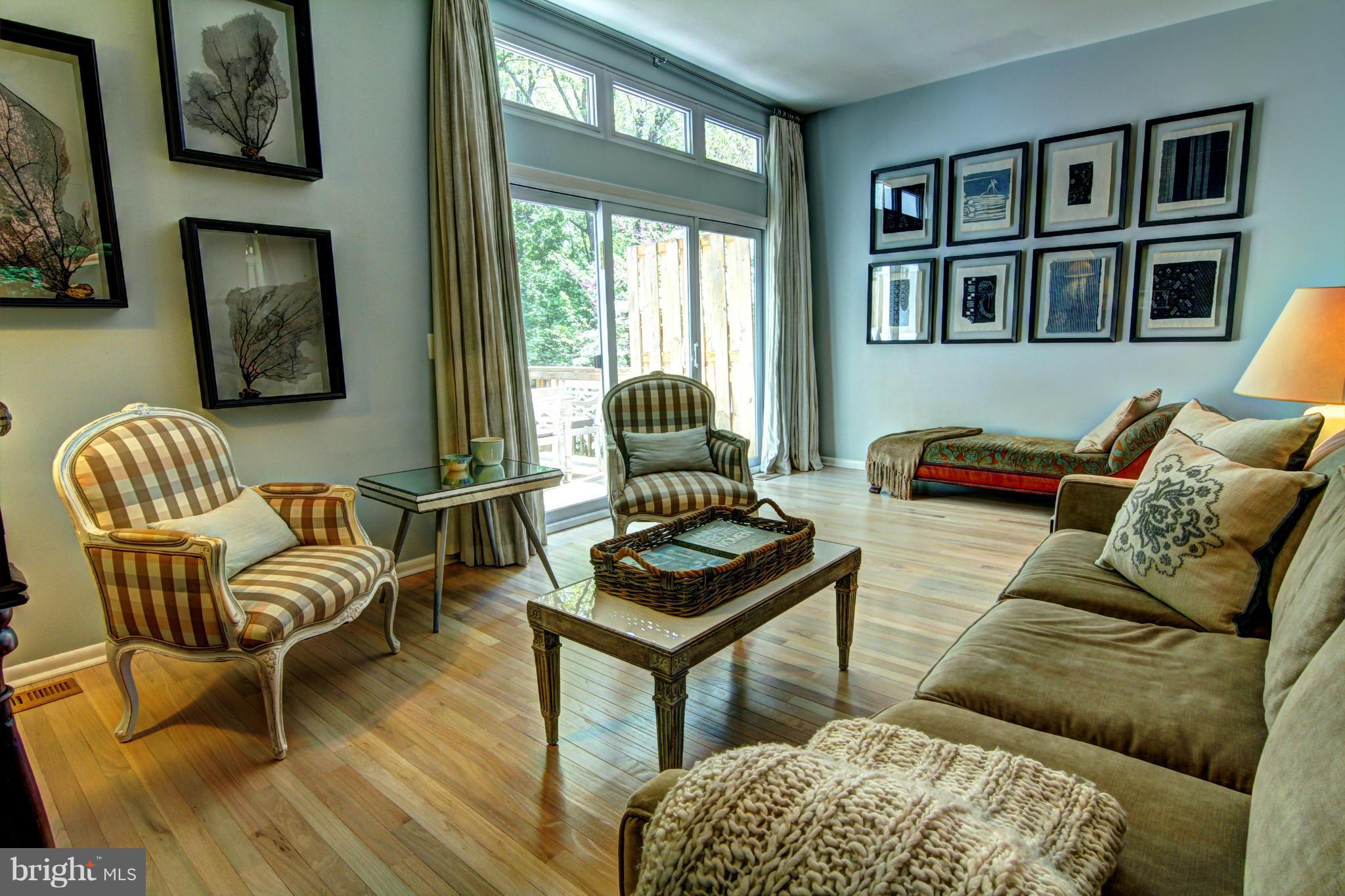 11706 Decade Court Reston, VA 20191 - Photo 6 of 30 Living Room