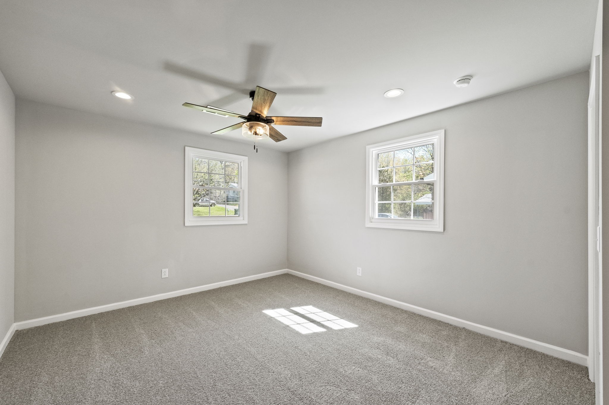 128 South Valley Road Hendersonville, TN 37075 - Photo 20 of 30 a view of an empty room with a window