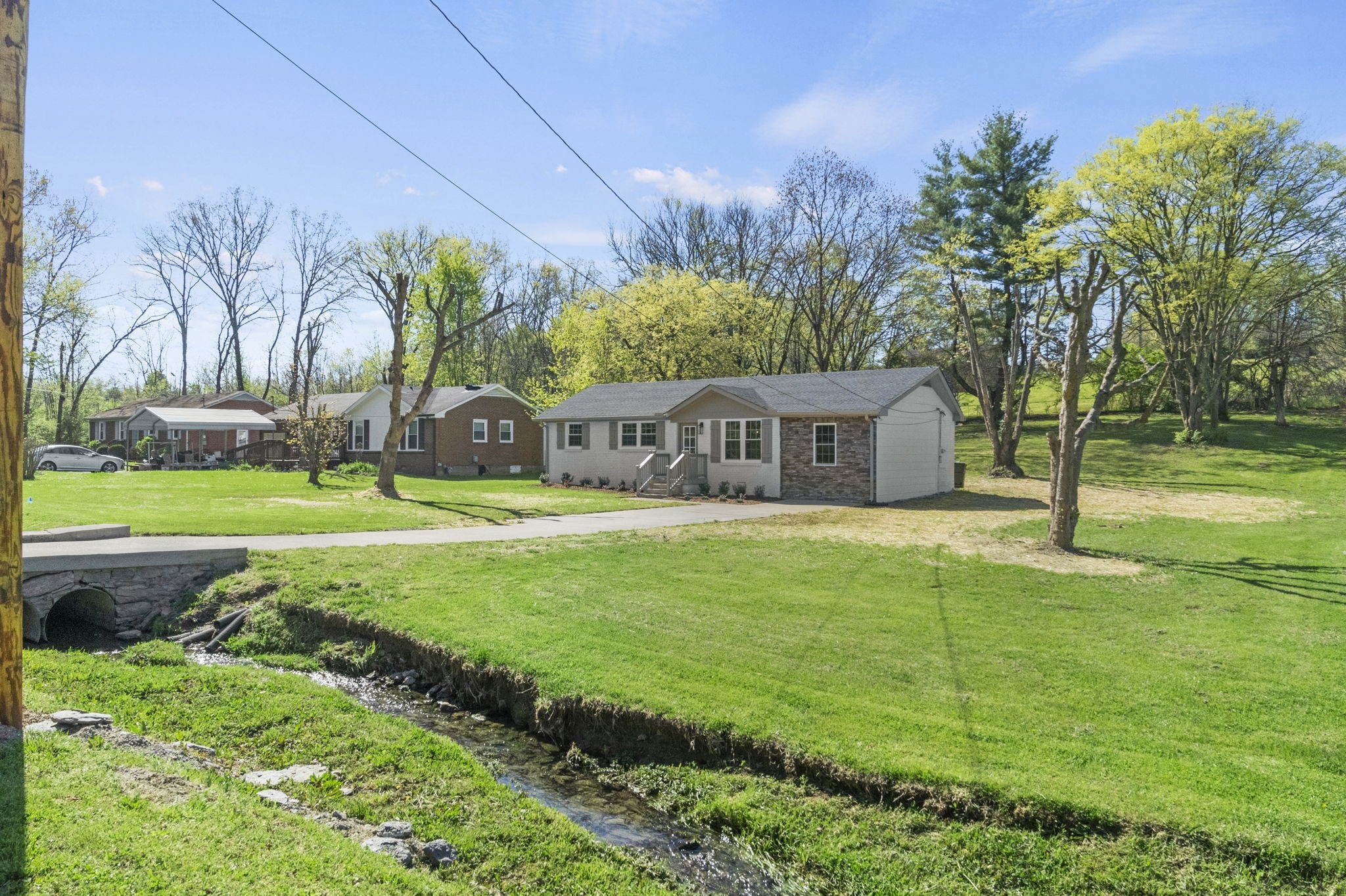 128 South Valley Road Hendersonville, TN 37075 - Photo 2 of 30 a house view with swimming pool in front of it