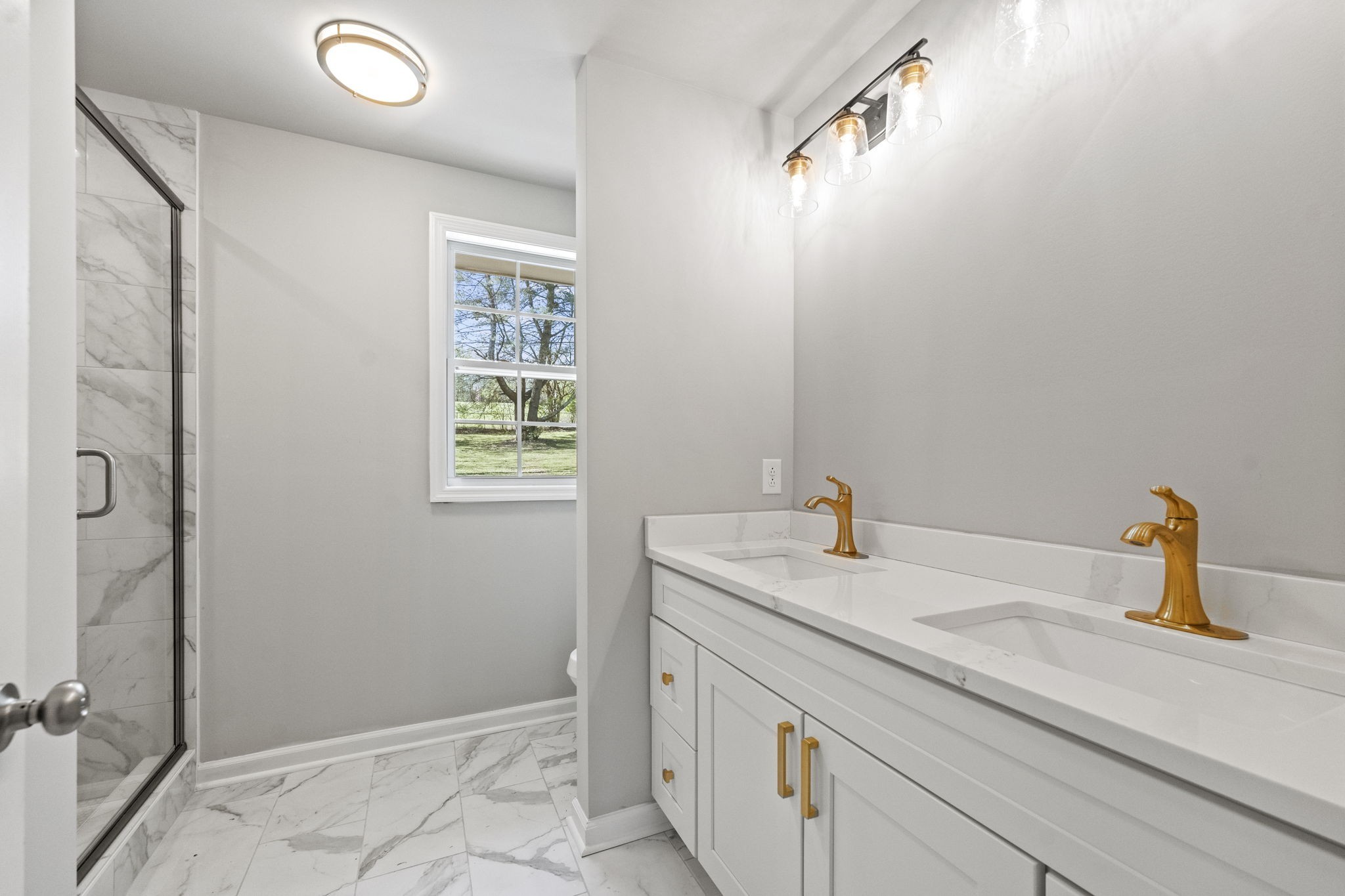 128 South Valley Road Hendersonville, TN 37075 - Photo 22 of 30 a bathroom with a sink and a mirror