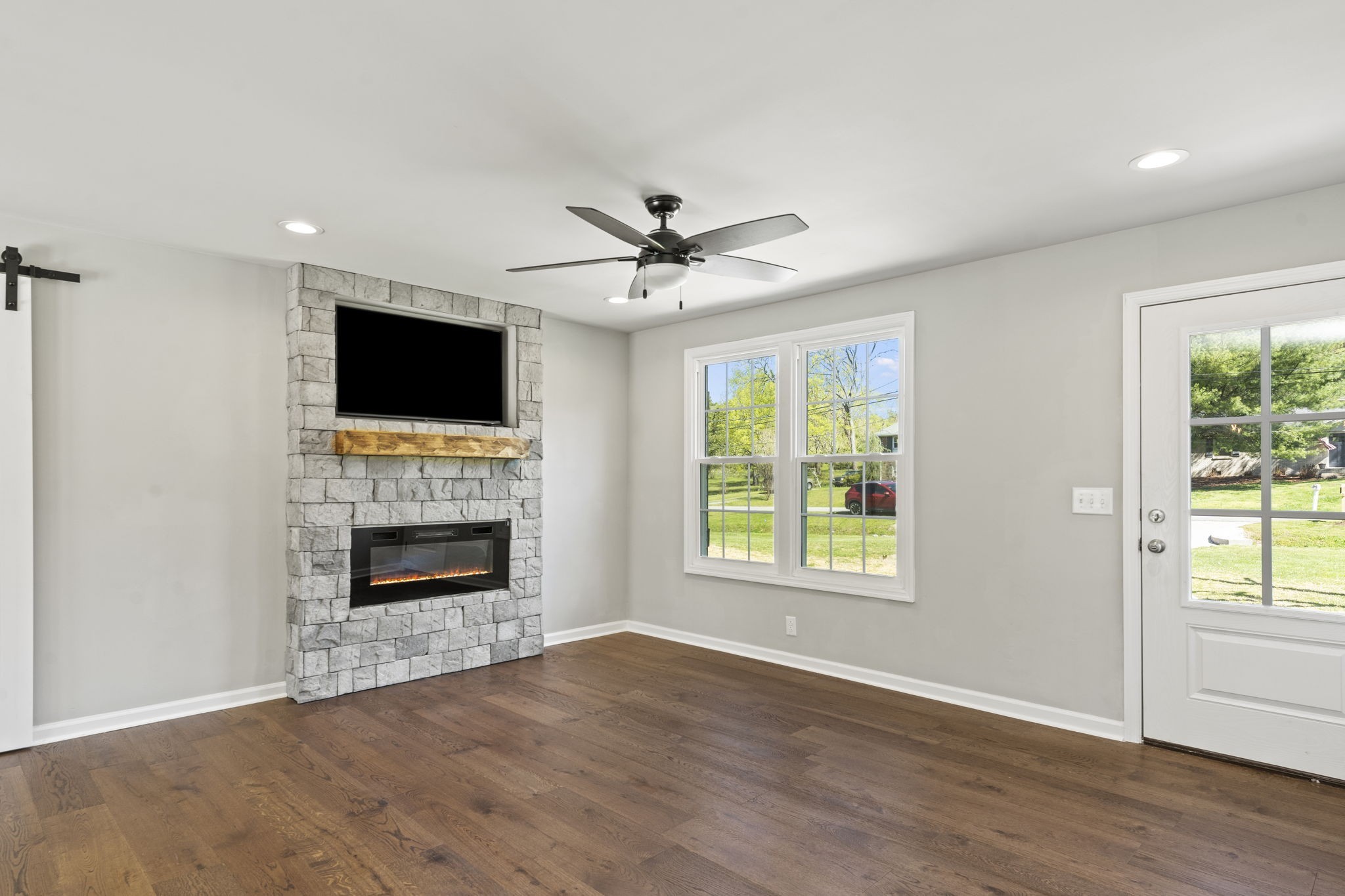 128 South Valley Road Hendersonville, TN 37075 - Photo 8 of 30 an empty room with furniture fireplace and a window