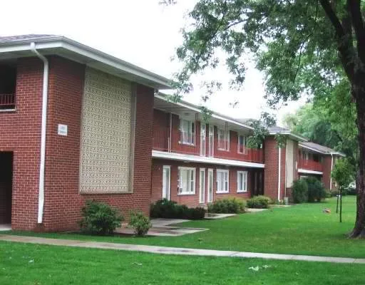 $1,700 | 1115 East Algonquin Road, Unit 20, Arlington Heights, IL 60005