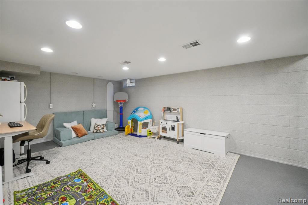 1039 Hawthorne Road Grosse Pointe Woods, MI 48236 - Photo 31 of 63