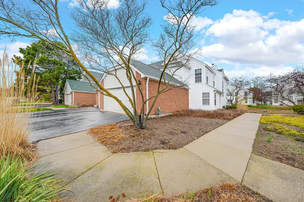 $389,900 | 108 Hampton Boulevard, Lake Bluff, IL 60044