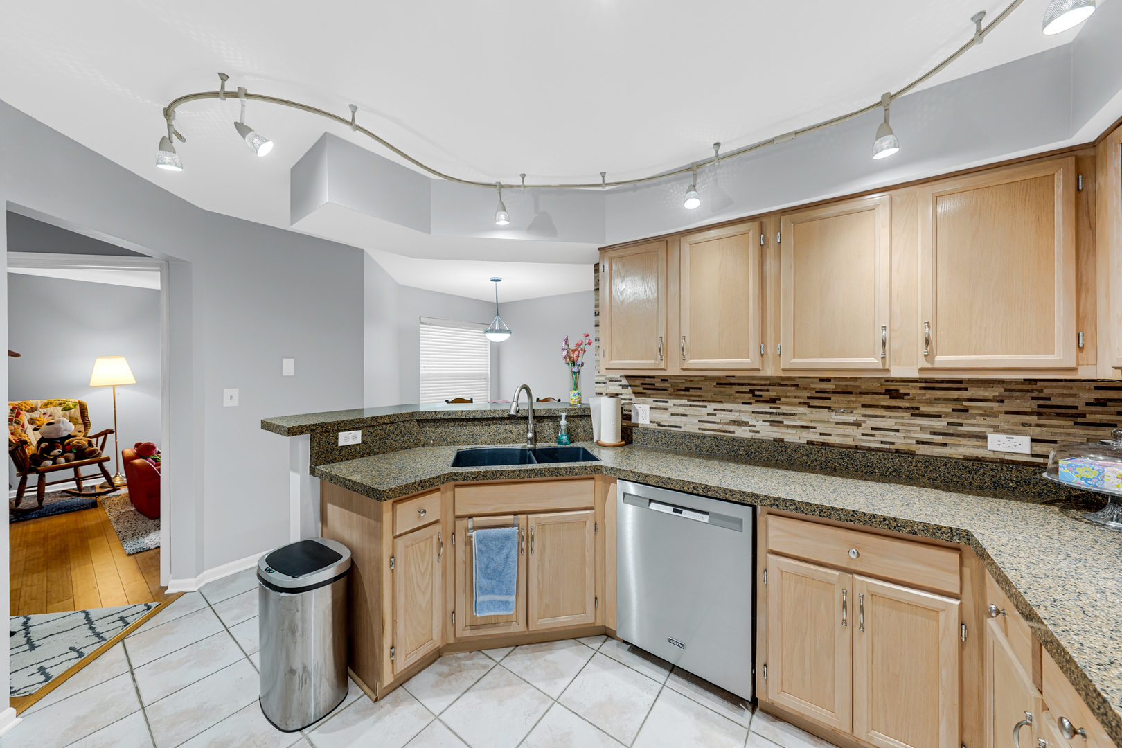 108 Hampton Boulevard Lake Bluff, IL 60044 - Photo 8 of 21