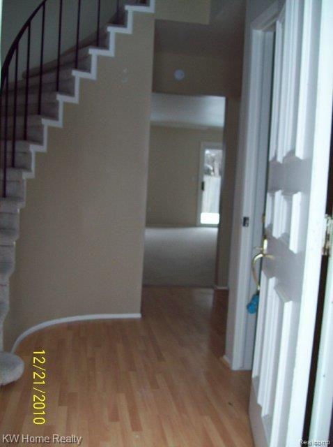 78 Longford Drive Rochester, MI 48309 - Photo 3 of 8 7 foyer