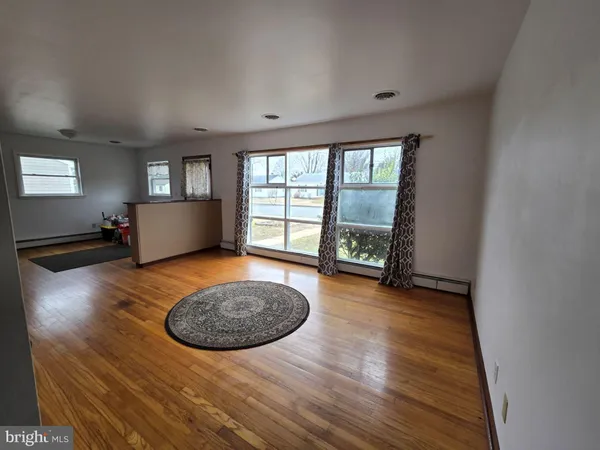 $1,950 | 522 Carol Street, Dover, DE 19904