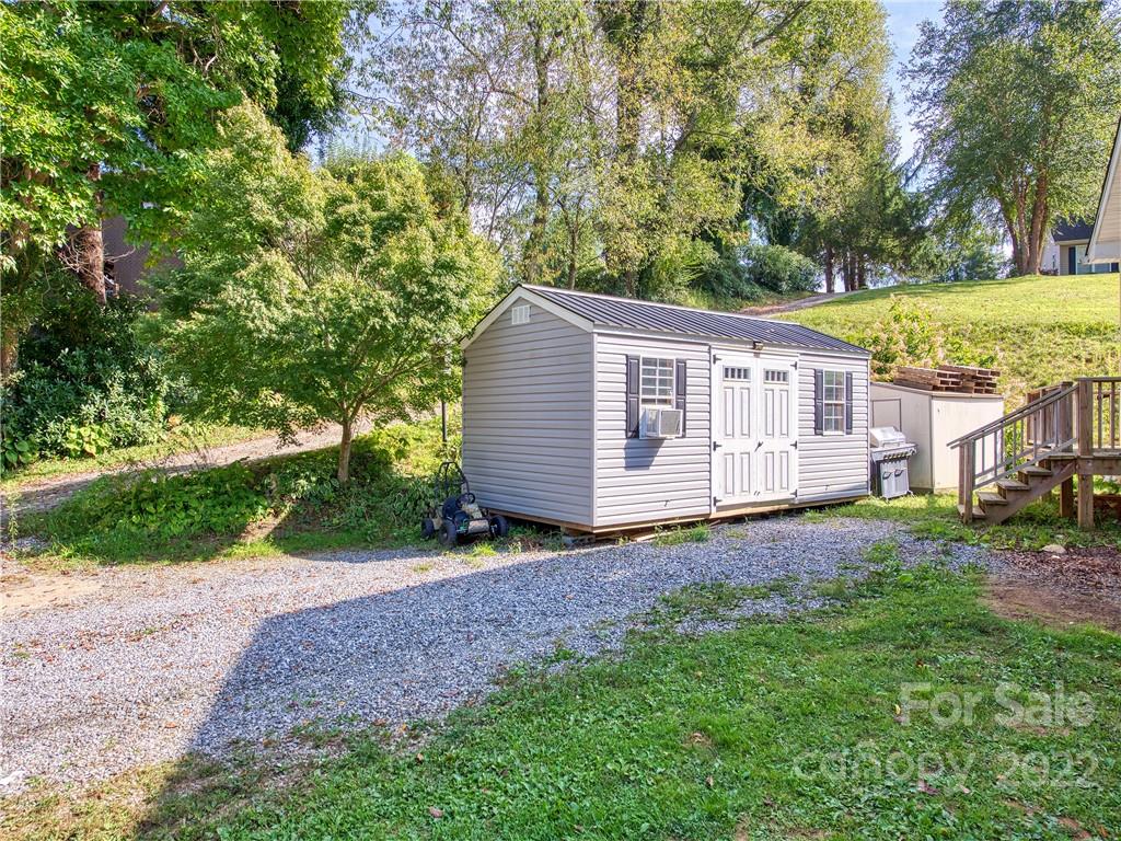129 Will Hyatt Road Waynesville, NC 28786 - Photo 11 of 41 Gallery Image 11