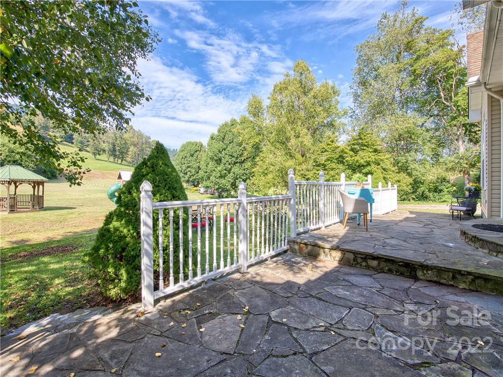129 Will Hyatt Road Waynesville, NC 28786 - Photo 5 of 41 Gallery Image 5