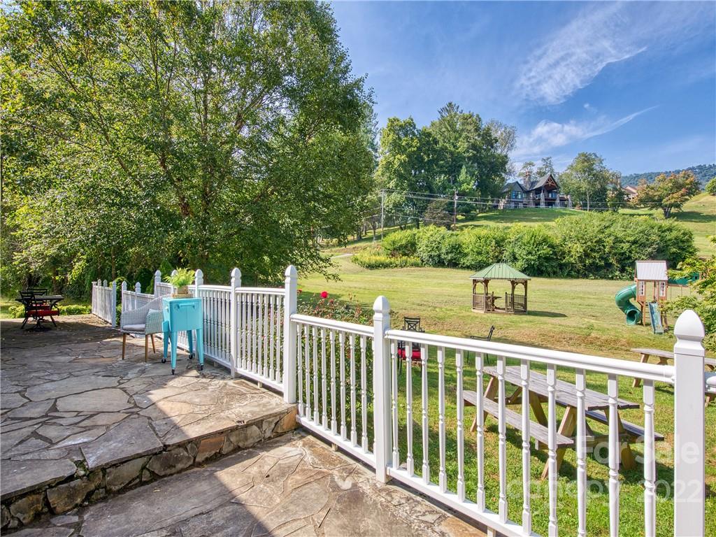 129 Will Hyatt Road Waynesville, NC 28786 - Photo 6 of 41 Gallery Image 6