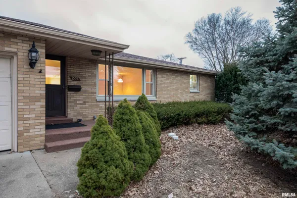 $183,000 | 1508 North Capitol Street, Pekin, IL 61554