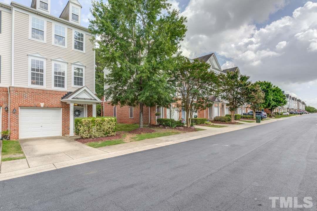 4936 Wyatt Brook Way Raleigh, NC 27609 - Photo 2 of 27