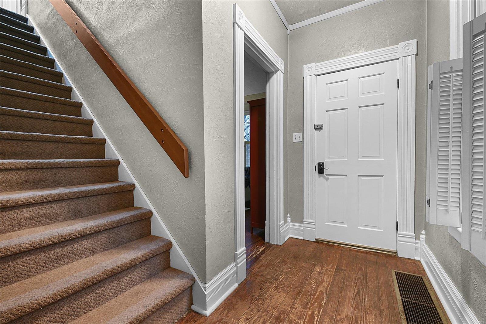 910 Holyoake Road Edwardsville, IL 62025 - Photo 2 of 15 Gallery Image 2