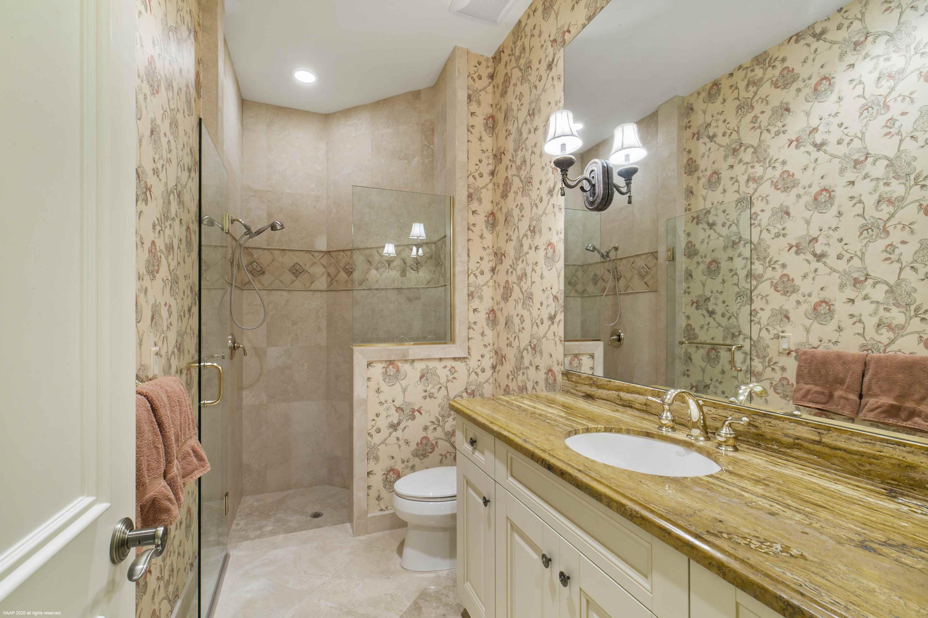 127 Playa Rienta Palm Beach Gardens, FL 33418 - Photo 33 of 51 Guest Bath
