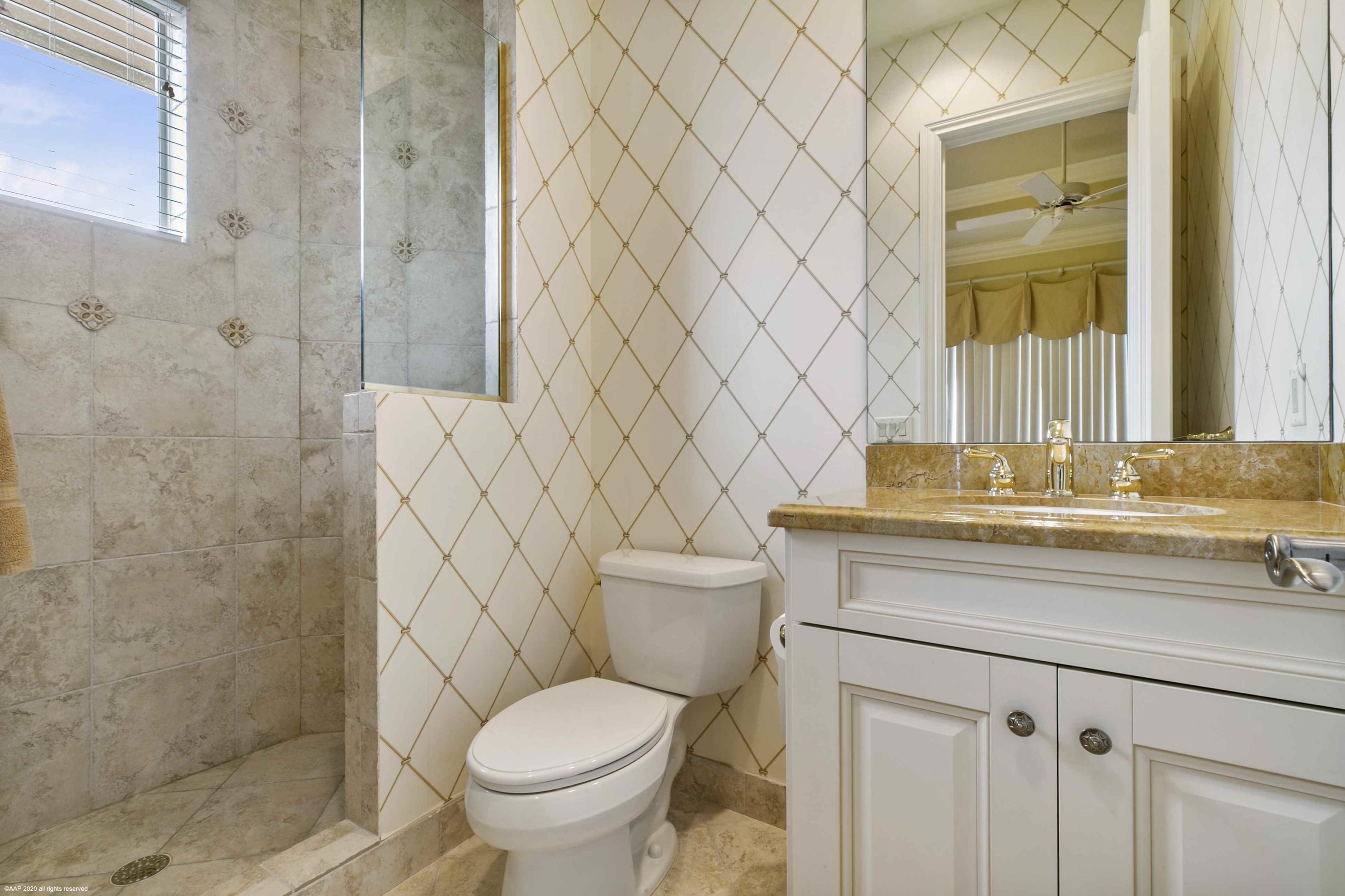 127 Playa Rienta Palm Beach Gardens, FL 33418 - Photo 44 of 51 Guest Bath