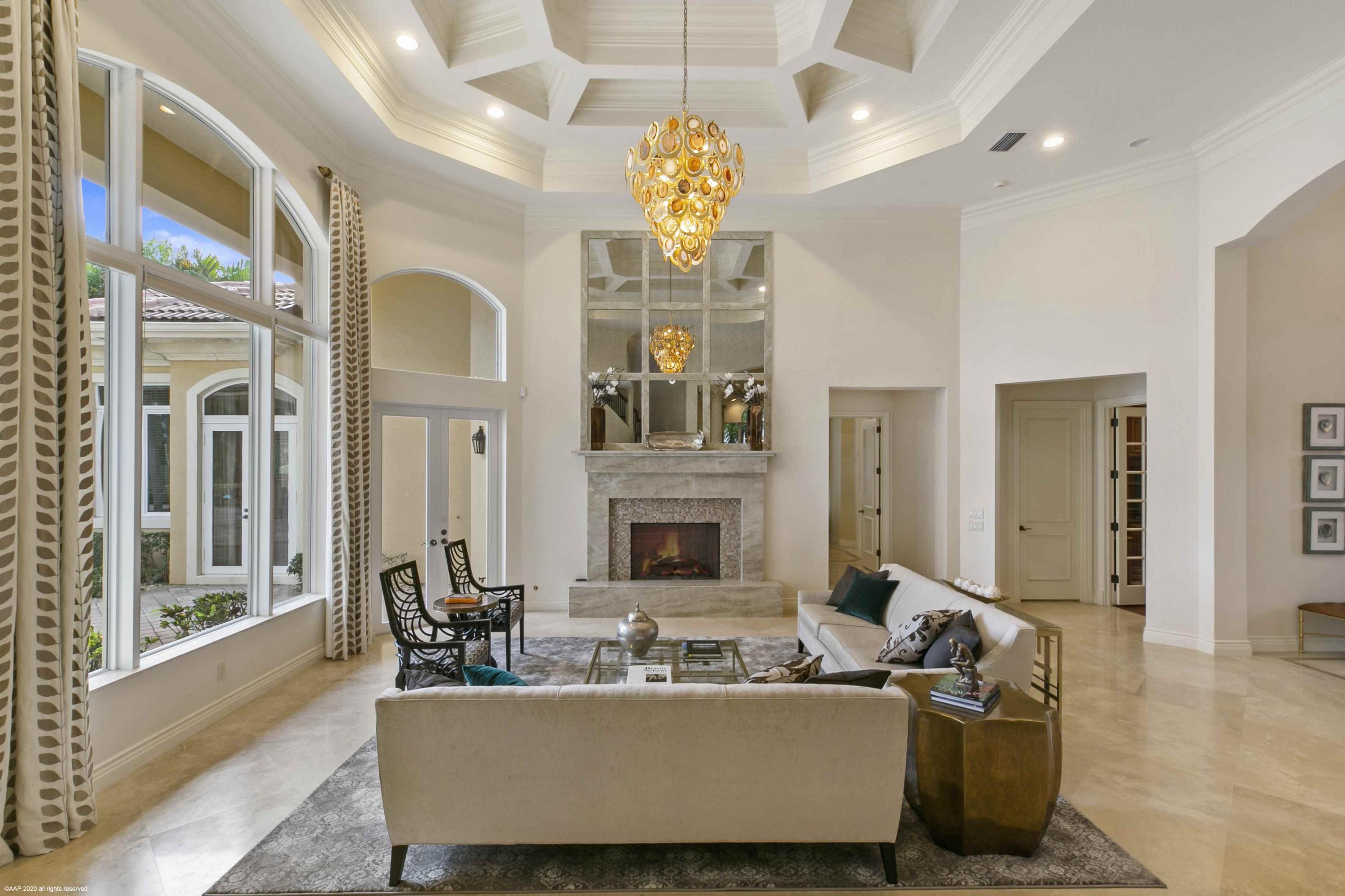 127 Playa Rienta Palm Beach Gardens, FL 33418 - Photo 10 of 51 Living Room